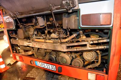 Affalterbach: Brand im Motorraum eines Busses loest Verkehrschaos aus